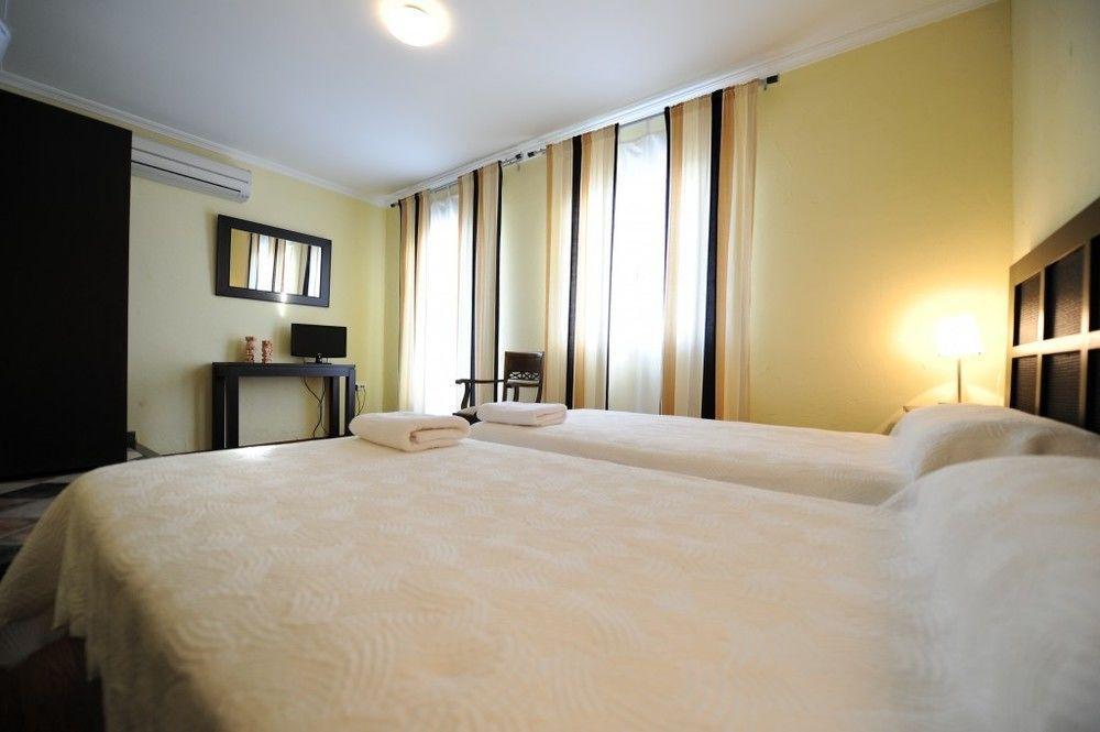 Hotel Montearoma Вальверде-дель-Каміно Екстер'єр фото
