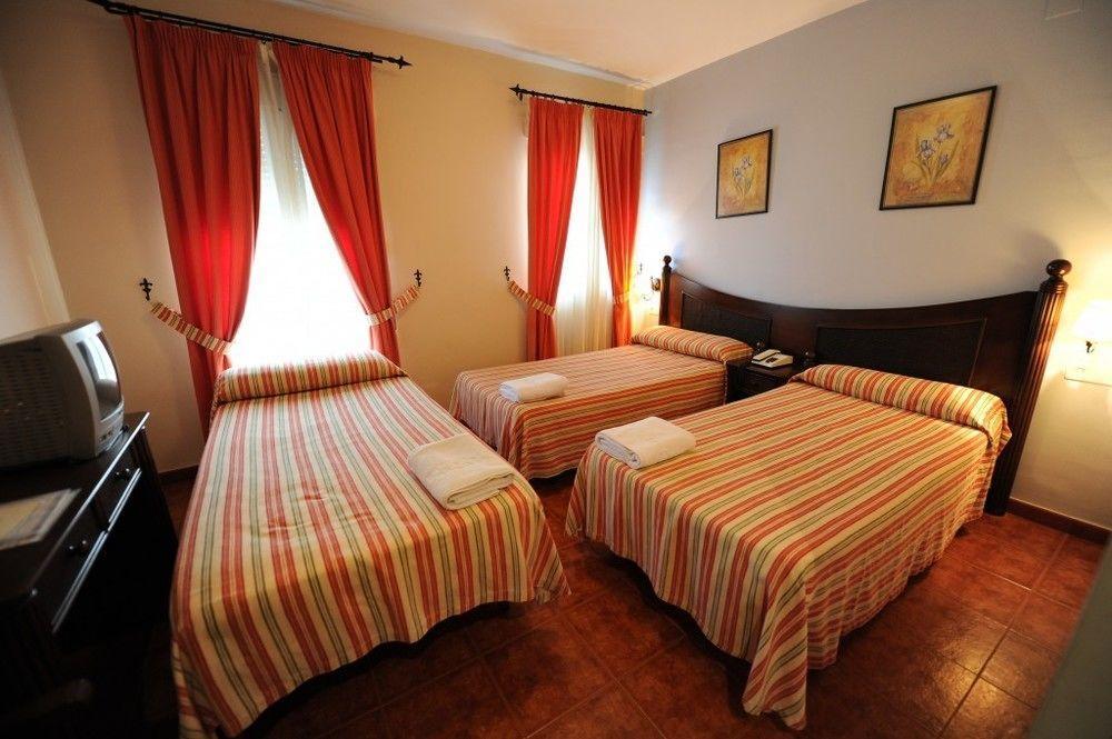 Hotel Montearoma Вальверде-дель-Каміно Екстер'єр фото